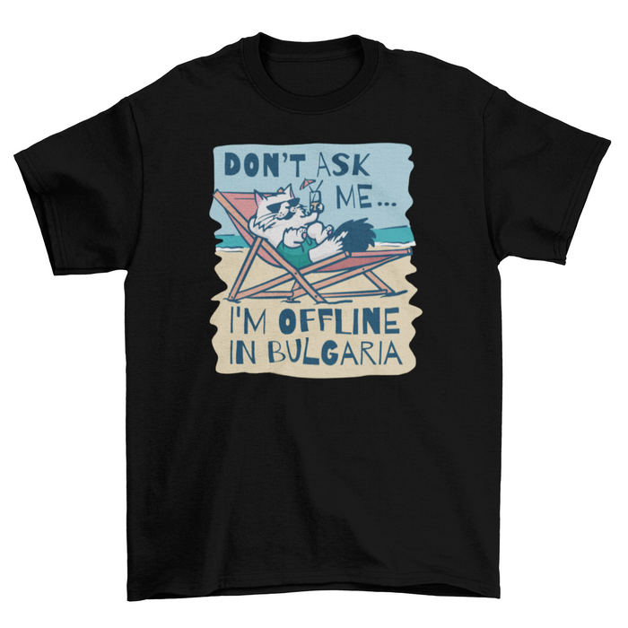 Cat chilling at the beach t-shirt
