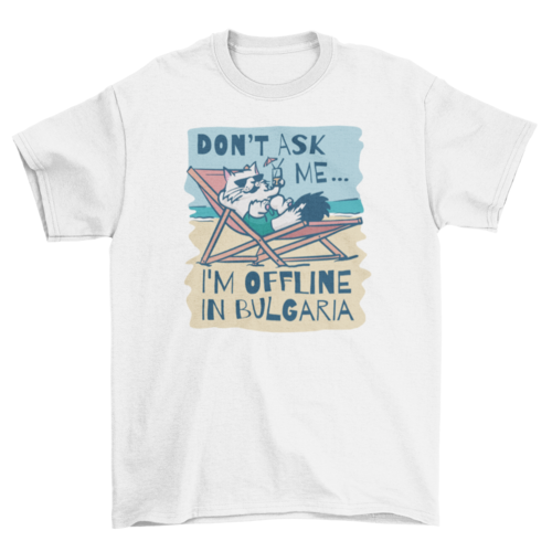 Cat chilling at the beach t-shirt